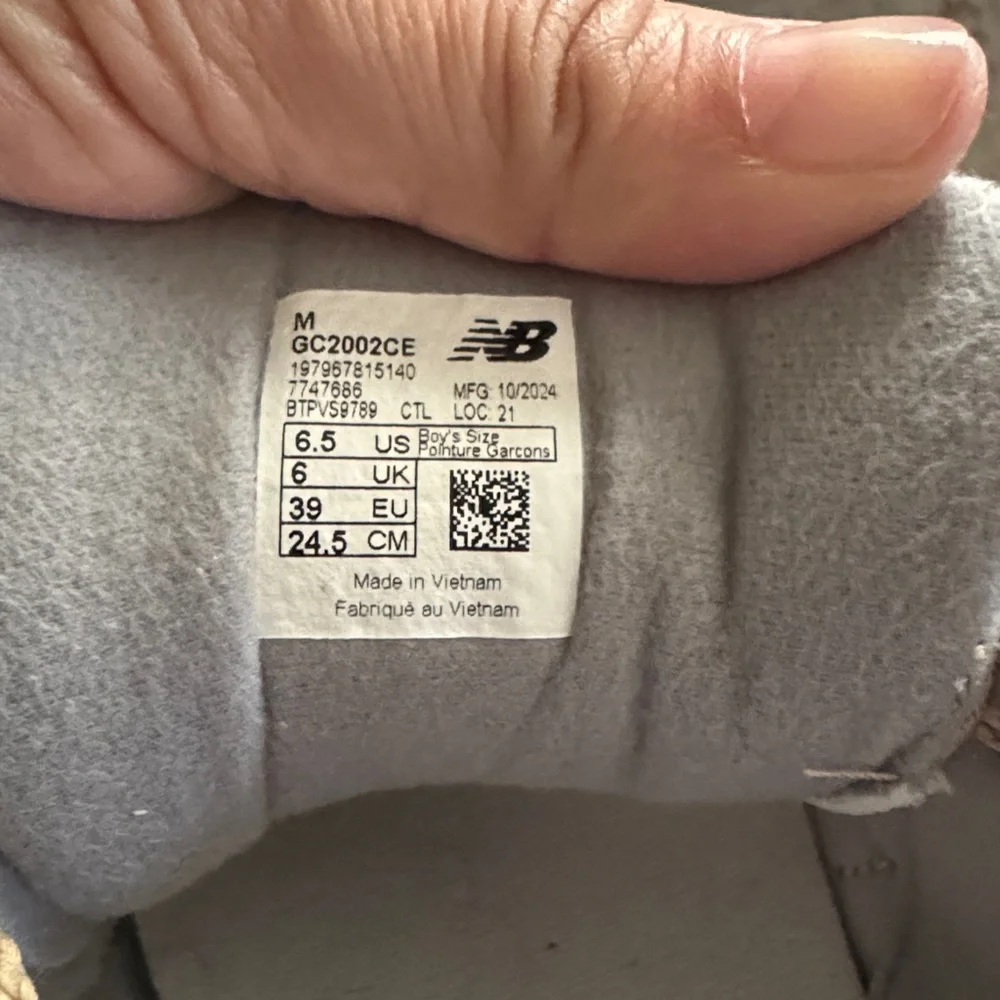 New Balance‎ 2002R 6.5 women’s - Picture 5 of 7